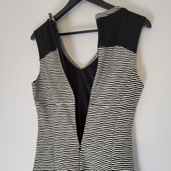 Guess women's black and white striped dress - Picture 9 of 10
